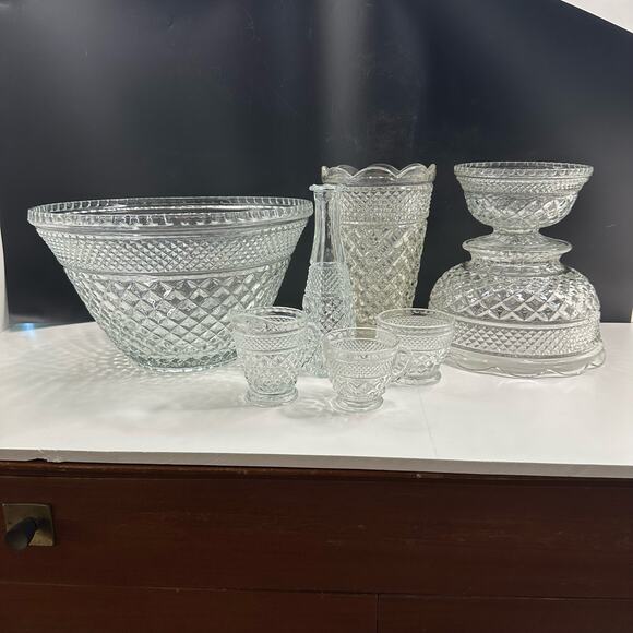 Vintage Wexford by Anchor Hocking Bud Vase 9" Pressed Glass - Picture 7 of 7